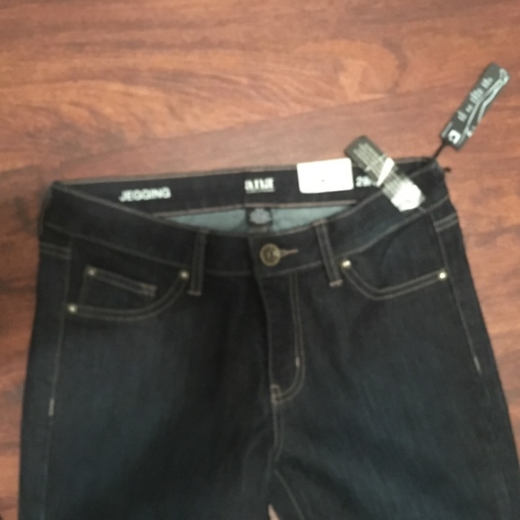 Denim Skinny Jeans/Jeggings - Picture 4 of 8